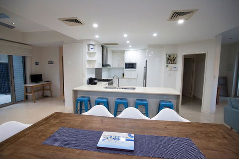 Alexandra Headland Luxury Townhouse - Hervey Bay Accommodation 3