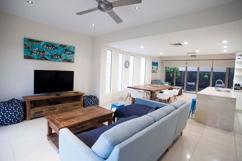 Alexandra Headland Luxury Townhouse - Hervey Bay Accommodation 1