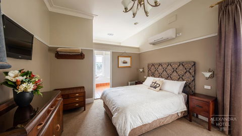 Alexandra Hotel - Tourism Hervey Bay 2