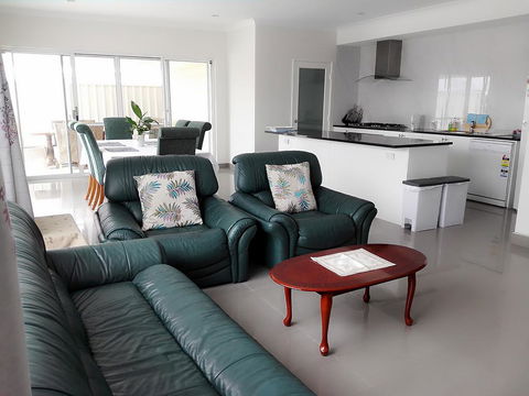 Alkimos Beach Retreat - Tourism Hervey Bay 0