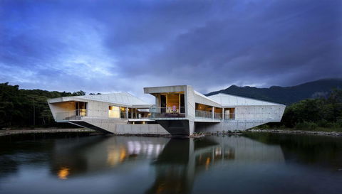 Alkira Award Winning Luxury Beachfront Rainforest Holiday House - Tourism Hervey Bay 0