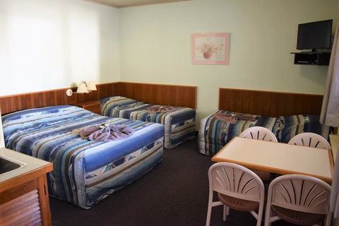 Alkira Motel - Hervey Bay Accommodation 2