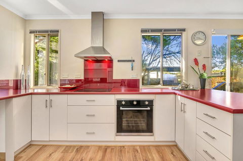 All Decked Out - Hervey Bay Accommodation 2