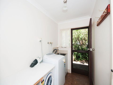 All Decked Out - Pet Friendly - Tourism Hervey Bay 2
