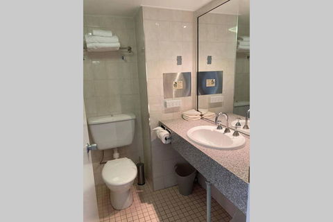 All In 500 Aud Weekly Beachfront The STRAND Studio Apartment - Hervey Bay Accommodation 2