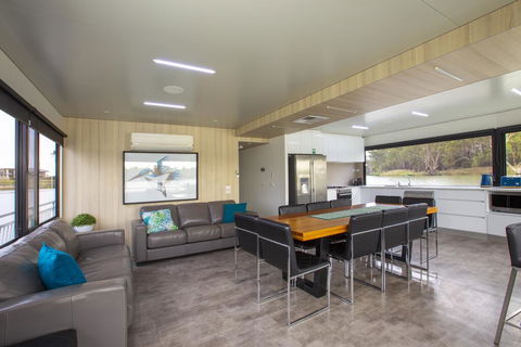 All Seasons Houseboats - Tourism Hervey Bay 3