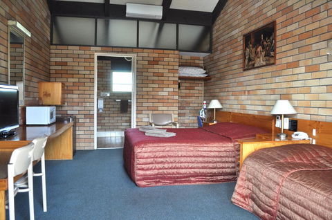 All Travellers Motor Inn - Hervey Bay Accommodation 3