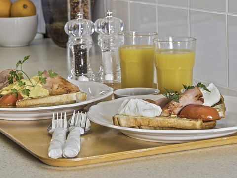 Almare Tourist Motel - Hervey Bay Accommodation 0