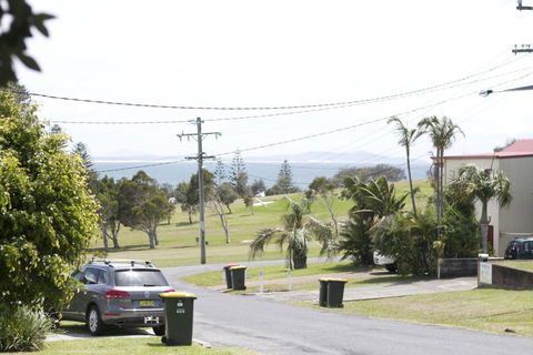 Almare, 7 Gowing Street - Tourism Hervey Bay 0
