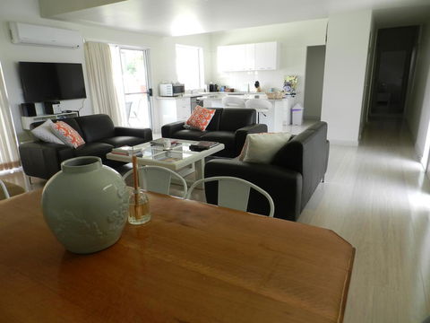 Almas Cottage - Tourism Hervey Bay 0