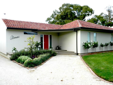 Almas Cottage - Tourism Hervey Bay 1