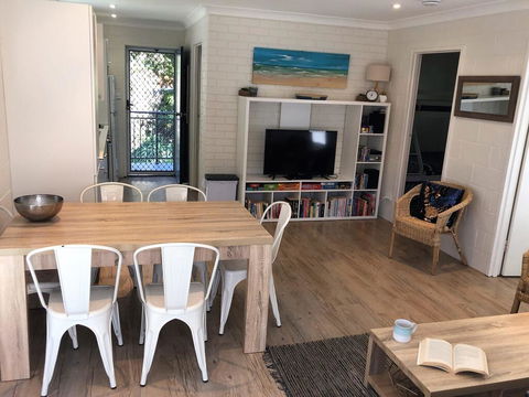 ALOHA AT BLUEYS - Hervey Bay Accommodation 0