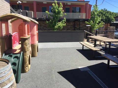 Alpine Hotel Bright - Hervey Bay Accommodation 2