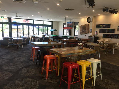 Alpine Hotel Bright - Hervey Bay Accommodation 1