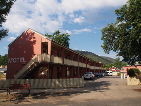 Alpine Hotel Bright - Hervey Bay Accommodation 0