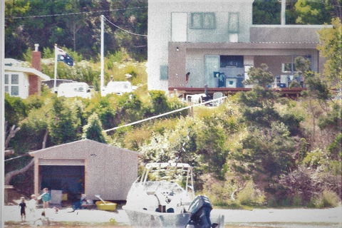 Amazing Ansons Bay Absolute Waterfront Beach House - Hervey Bay Accommodation 3