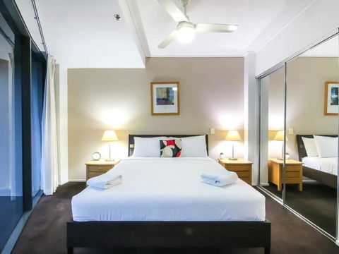 Amazing Brisbane CBD 2 Bedroom Apartment With River Views - Tourism Hervey Bay 2