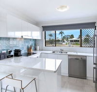 Amazing Modern Apartment on the Canal - Hervey Bay Accommodation