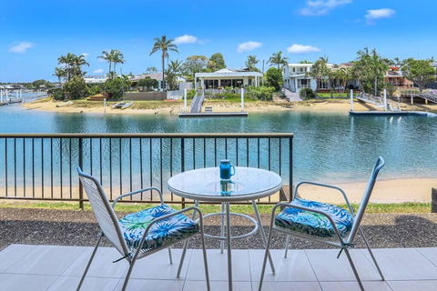 Amazing Modern Apartment On The Canal - Hervey Bay Accommodation 2