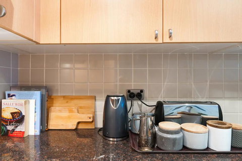 Amazing Studio With Pool In Central Sydney - Hervey Bay Accommodation 3