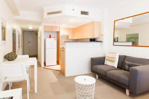 Amazing Studio With Pool In Central Sydney - Hervey Bay Accommodation 1