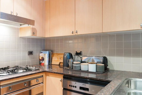 Amazing Studio With Pool In Central Sydney - Hervey Bay Accommodation 2