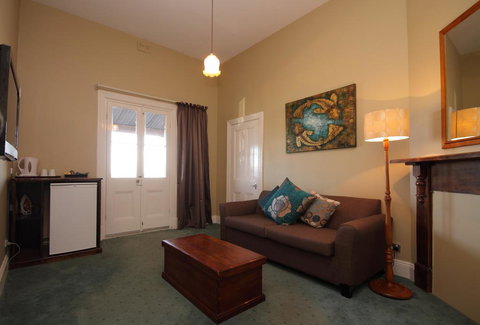 Anchorage Seafront Hotel - Hervey Bay Accommodation 1