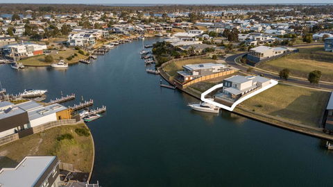 Anchored - Access To The Gippsland Lakes - Tourism Hervey Bay 2