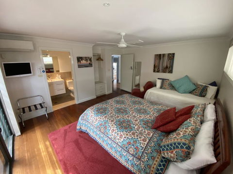 Anchors B&B - Tourism Hervey Bay 0