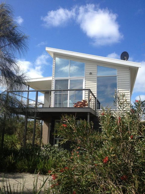 Anchors Beach House - Hervey Bay Accommodation 3