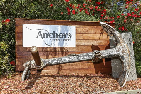 Anchors Beach House - Hervey Bay Accommodation 2