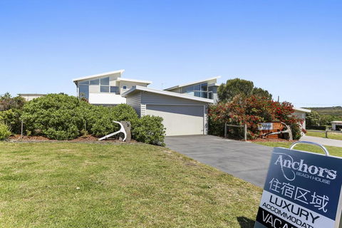 Anchors Beach House - Hervey Bay Accommodation 1