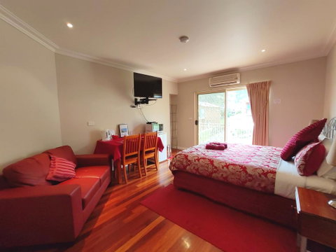 Angela's Beach Stays - Tourism Hervey Bay 0