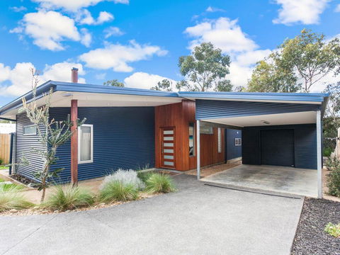 ANGLE BY THE SEA - Anglesea - Hervey Bay Accommodation 0