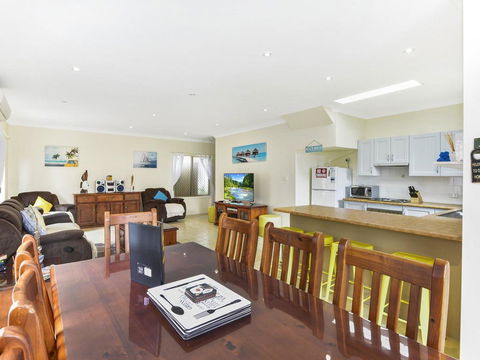 Anne's Beach Getaway - Hervey Bay Accommodation 1