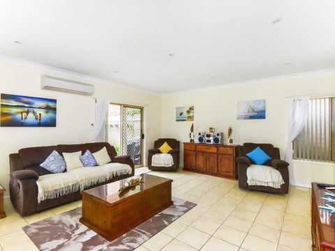 Anne's Beach Getaway - Hervey Bay Accommodation 2