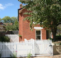 Annies Garden Cottage - Hervey Bay Accommodation