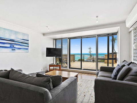 APARTMENT 12 PACIFIC APARTMENTS- Across From The Pier - Hervey Bay Accommodation 3