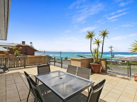 APARTMENT 12 PACIFIC APARTMENTS- Across From The Pier - Hervey Bay Accommodation 0