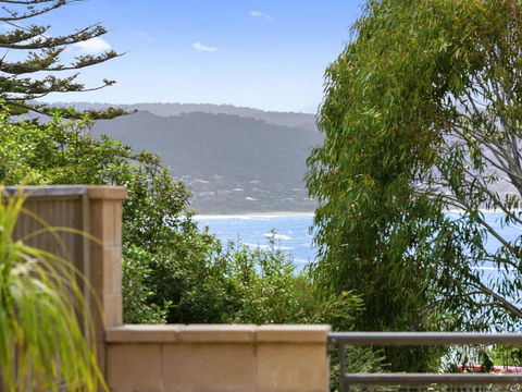 APARTMENT 23 PACIFIC APARTMENTS - Sit On The Deck And Soak In The View - Tourism Hervey Bay 0