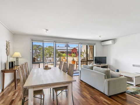 APARTMENT 23 PACIFIC APARTMENTS - Sit On The Deck And Soak In The View - Tourism Hervey Bay 1