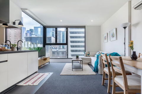 Apartment On BOURKE St - HEART Of Melbourne CBD. - Tourism Hervey Bay 0
