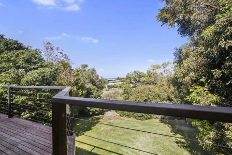 APOLLO BAY HOLIDAY HOUSE - Walk To Beach + Wifi - Tourism Hervey Bay 1