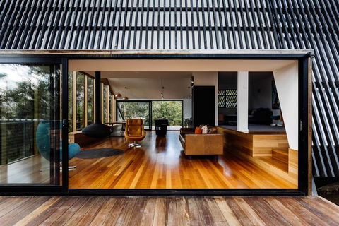 Apollo Bay House - Tourism Hervey Bay 0