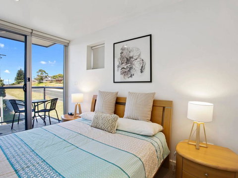 APOLLO BLUE 4 - Modern Waterfront Apartment - Tourism Hervey Bay 3