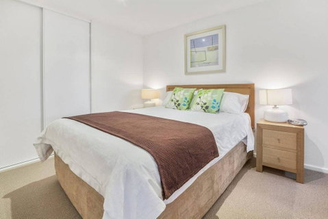 APOLLO BLUE 6 - Modern Waterfront Apartment - Hervey Bay Accommodation 2