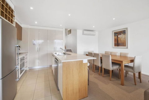 APOLLO BLUE 6 - Modern Waterfront Apartment - Hervey Bay Accommodation 3