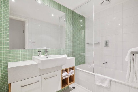 APOLLO BLUE 6 - Modern Waterfront Apartment - Hervey Bay Accommodation 1