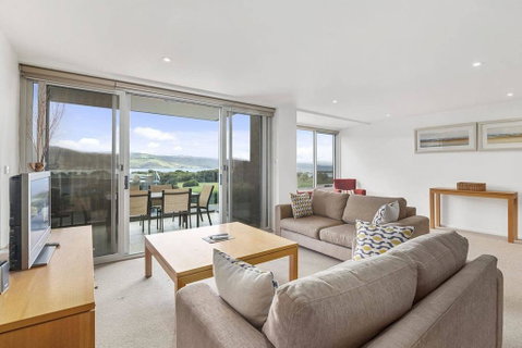 APOLLO BLUE 6 - Modern Waterfront Apartment - Hervey Bay Accommodation 0