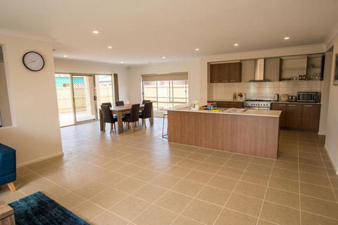 Apple House Point Cook - Tourism Hervey Bay 3